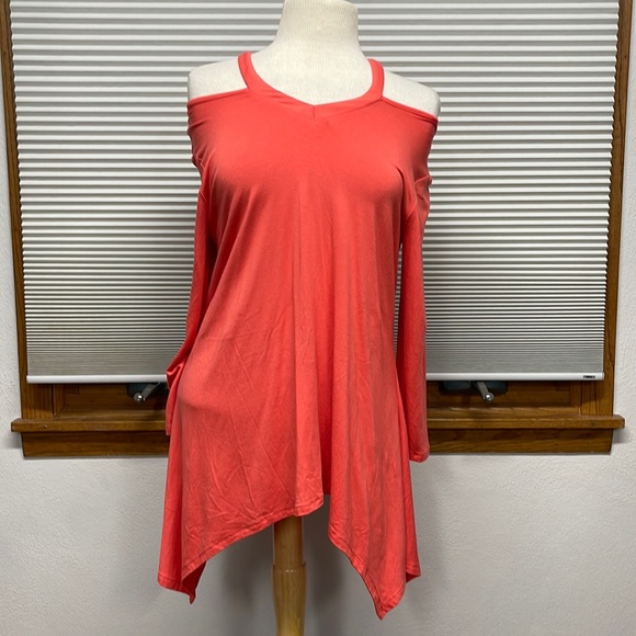 Premise Tops - L // Premise NWT Topical Coral Cold Shoulder Top